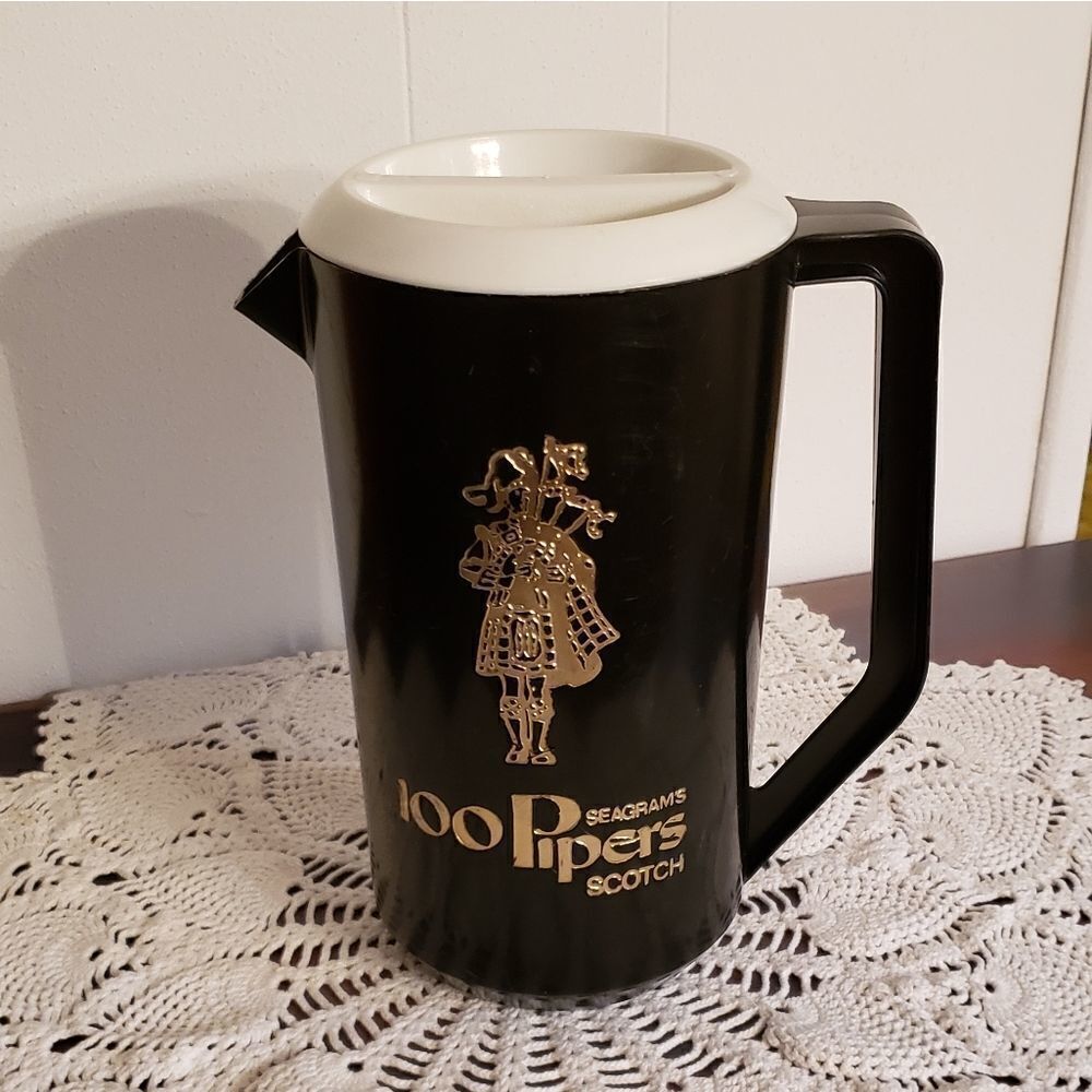 Vintage Seagrams 100 Pipers Scotch 2.25 Quart Pitcher